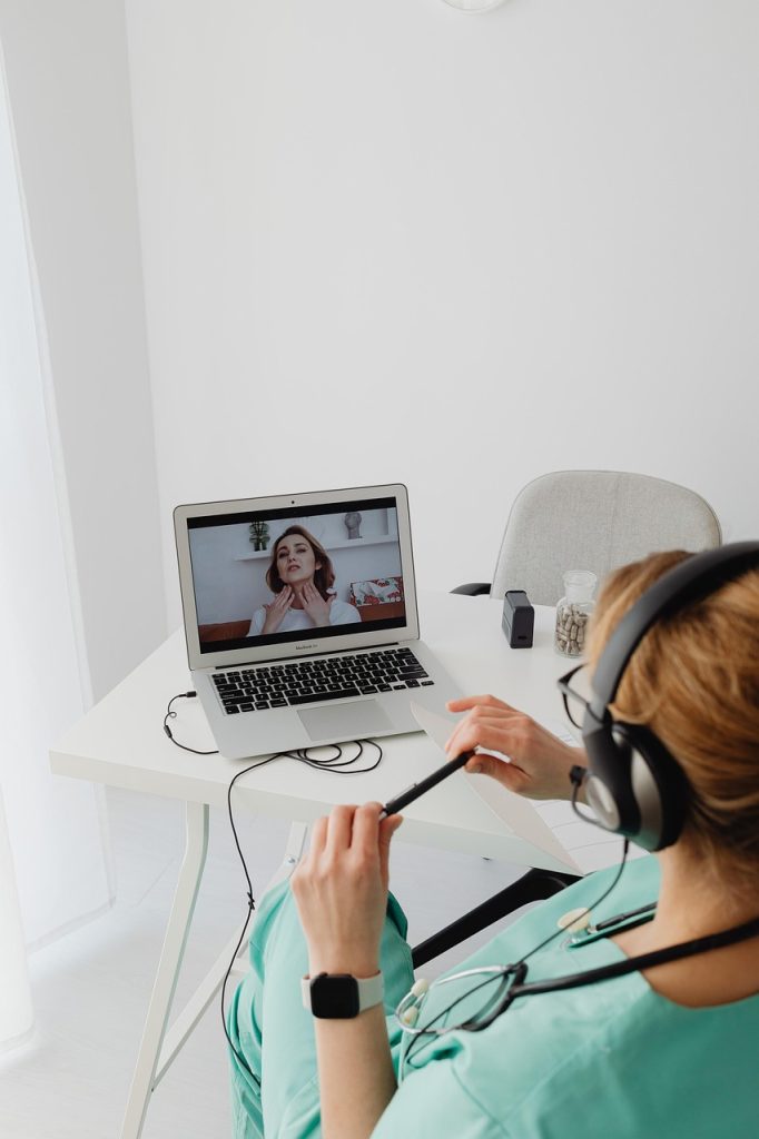 Consultation en ligne d'un médecin pour la télémédecine